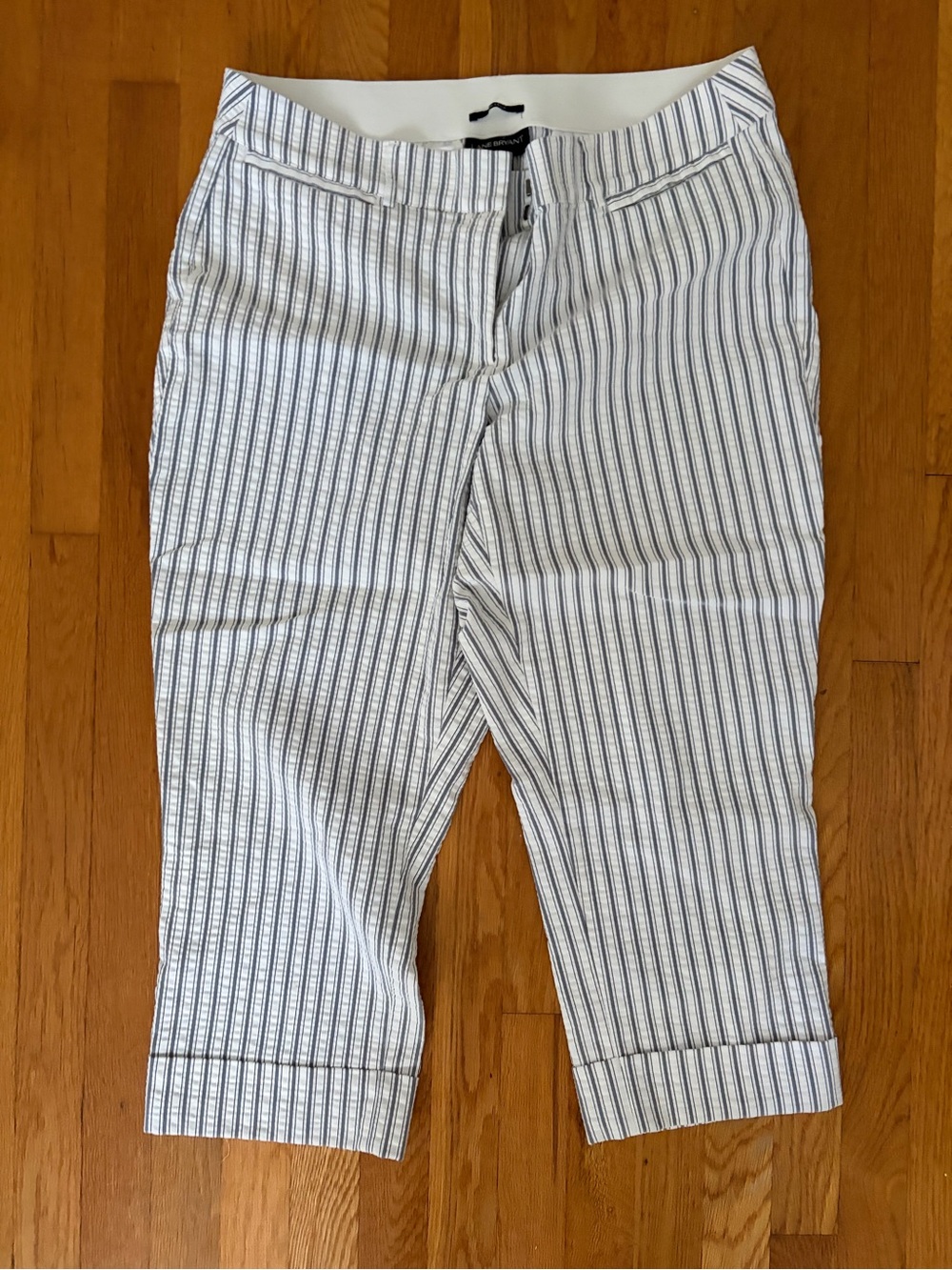 MUST GO Lane Bryant White and Navy Women’s Striped Capri Cropped Pants size 18